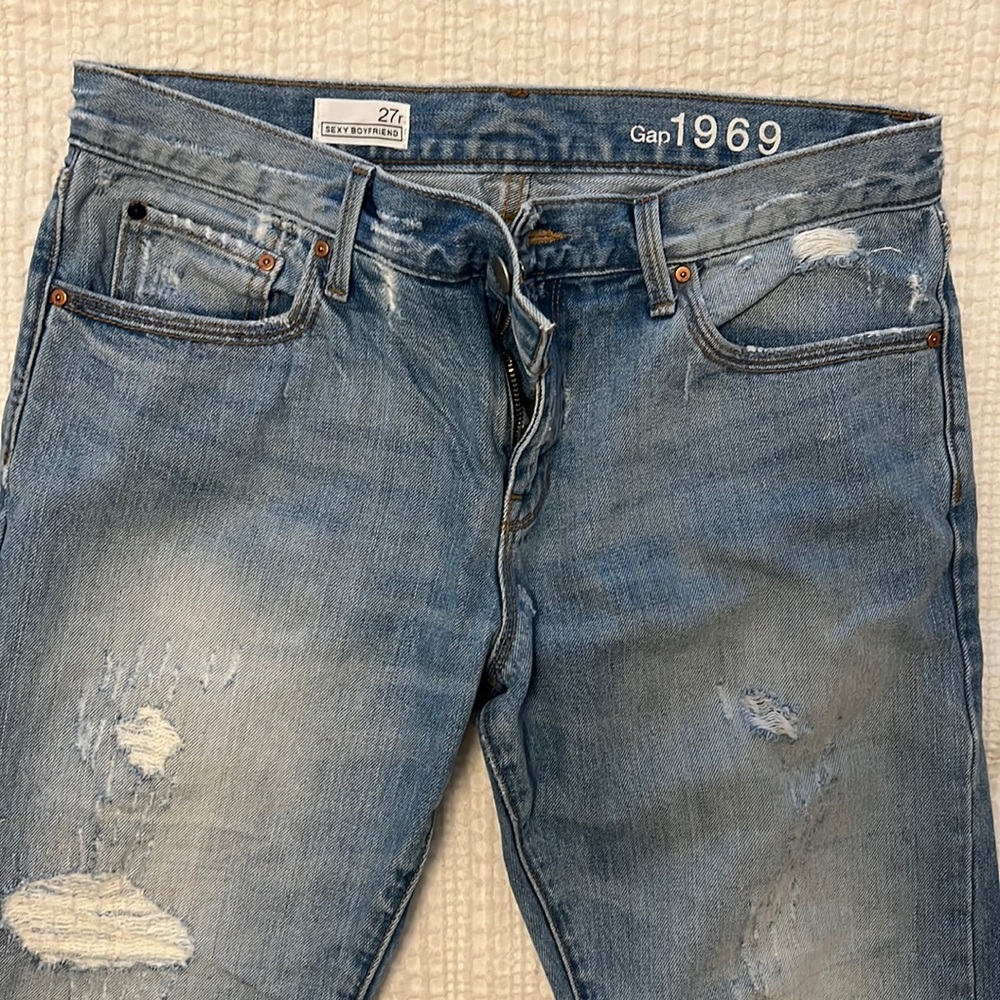 Boyfriend distressed jeans